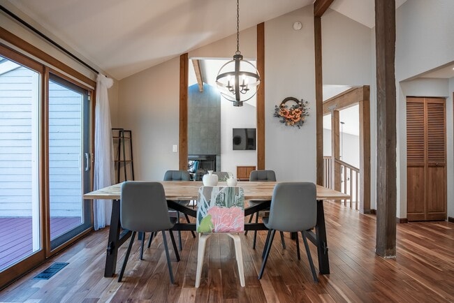 242 W Lake Sammamish Pkwy SE in Bellevue, WA - Building Photo - Building Photo