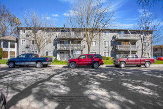 La Loma Senior Apartments in Modesto, CA - Building Photo - Building Photo