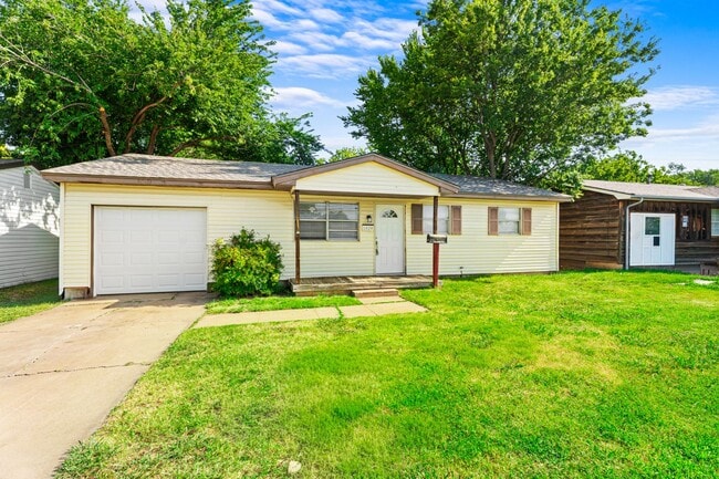 property at 1029 Hoyt Ave