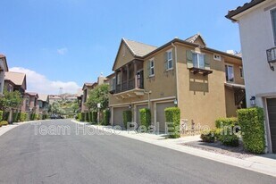 28440 Mirabelle Ln in Santa Clarita, CA - Building Photo