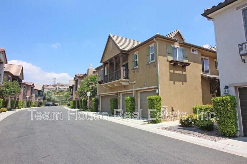 28440 Mirabelle Ln in Santa Clarita, CA - Building Photo
