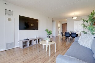 401 12th St S in Arlington, VA - Building Photo