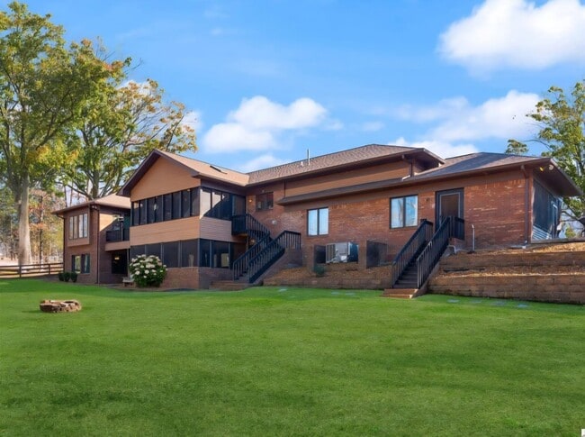 property at 7 Pleasant View Ln