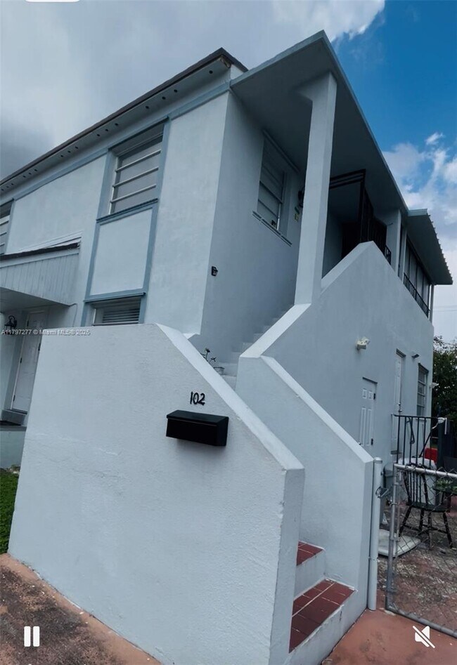 100 NW 43rd Pl-Unit -102 in Miami, FL - Building Photo - Building Photo