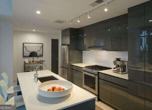 693 Peachtree St NE in Atlanta, GA - Building Photo - Building Photo