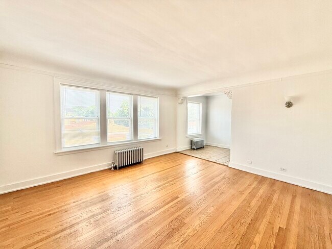 2801 W Lunt Ave-Unit -K2 in Chicago, IL - Building Photo - Building Photo