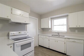 1927 English Dr in Deltona, FL - Building Photo - Building Photo