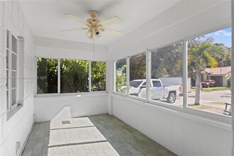 1657 Jefferson St in Hollywood, FL - Building Photo - Building Photo