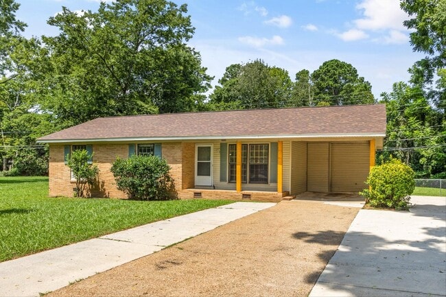 2111 Shady Ln Cir NW in Huntsville, AL - Building Photo - Building Photo