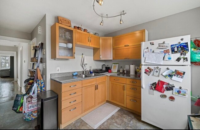 1837 E Hillcrest Ave, Unit Upper in Milwaukee, WI - Building Photo - Building Photo