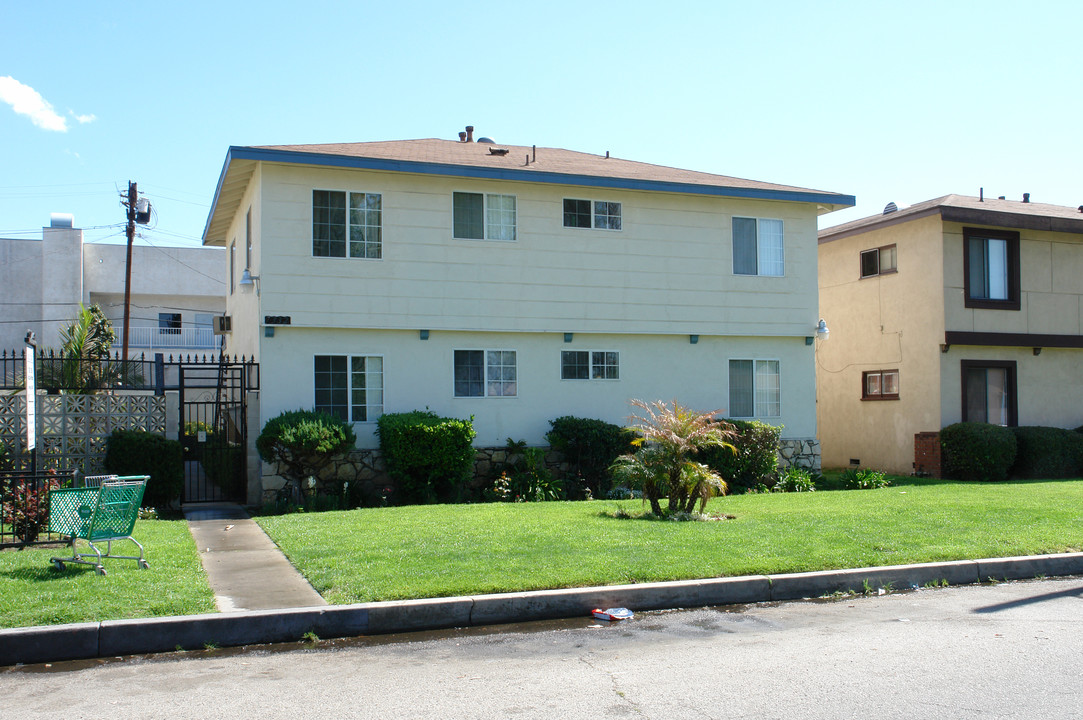 7332 Vista Del Monte Ave in Van Nuys, CA - Building Photo