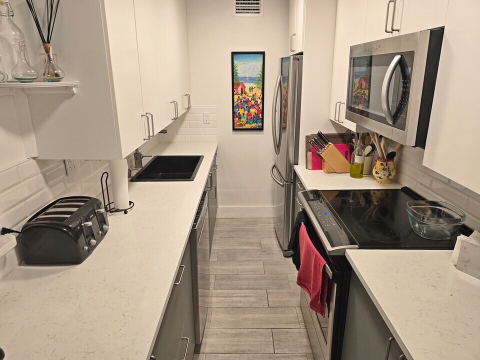 3304 Virginia St, Unit Virginia Oaks 5B in Miami, FL - Building Photo