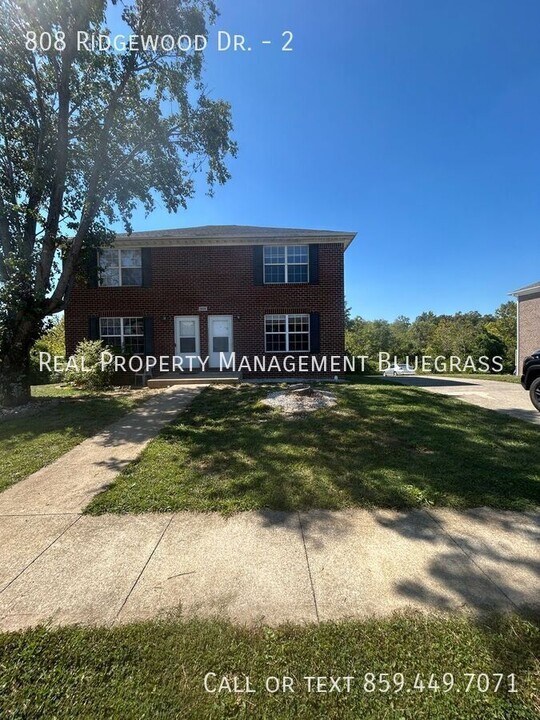808 Ridgewood Dr-Unit -2 in Berea, KY - Building Photo