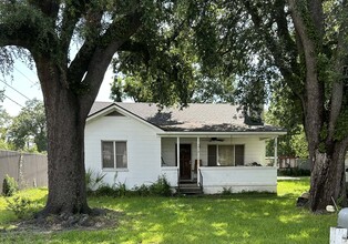 5479-5505 Woodbine Ave in Charleston, SC - Building Photo - Building Photo