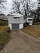 116 Hanson Dr in St. Clairsville, OH - Building Photo