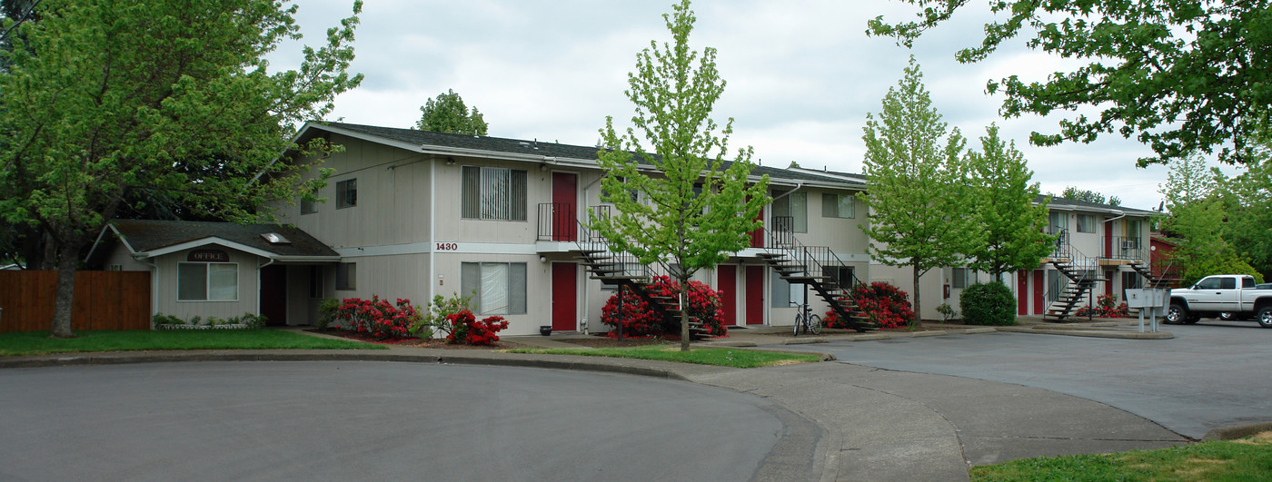 Amber Court in Corvallis, OR - Foto de edificio