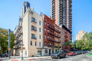 318 E 62nd St in New York, NY - Building Photo