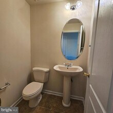 725 Chevington Ct in Woodbridge, VA - Building Photo - Building Photo