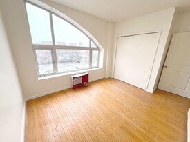 102-23 Horace Harding Expy in Queens, NY - Building Photo