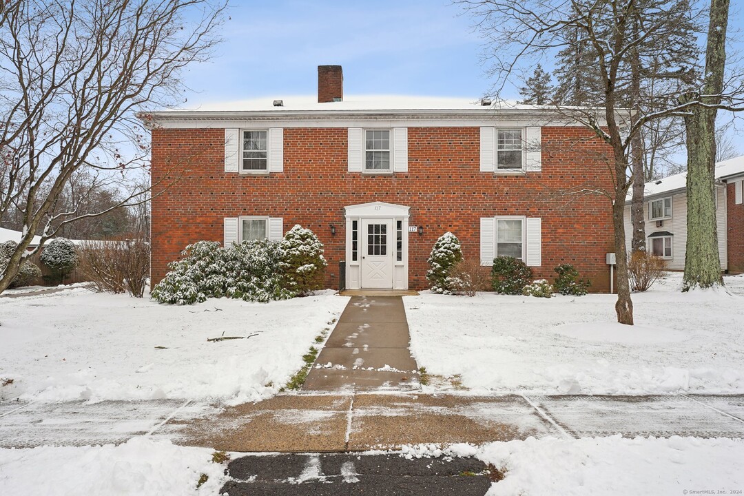 117 Shadow Ln in West Hartford, CT - Building Photo