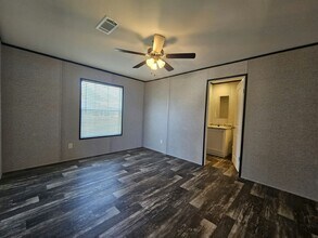 1046 Myakka Dr in North Fort Myers, FL - Building Photo - Building Photo