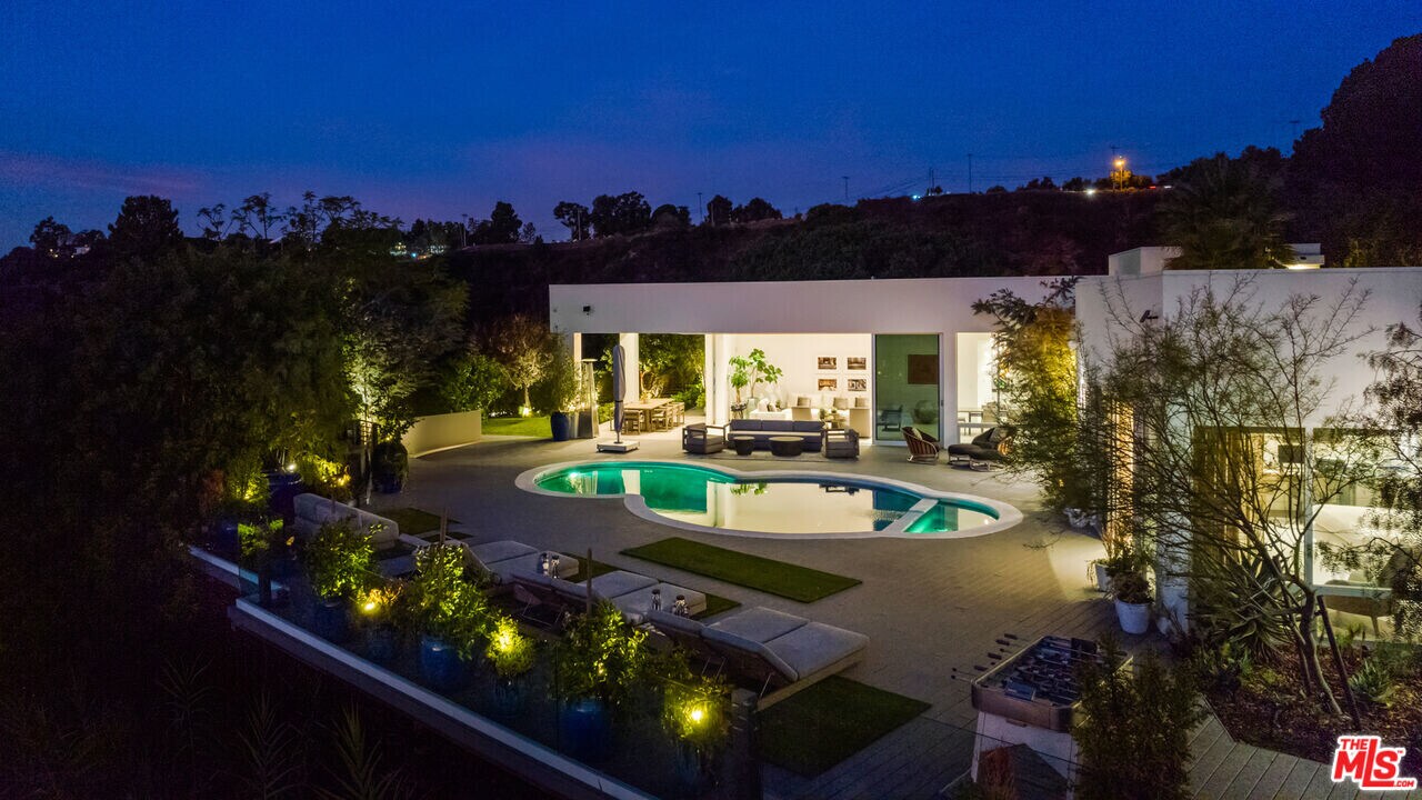 2630 Eden Pl in Beverly Hills, CA - Building Photo