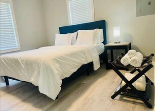 609 Lakeshore Dr in Hillsborough, NC - Building Photo - Building Photo