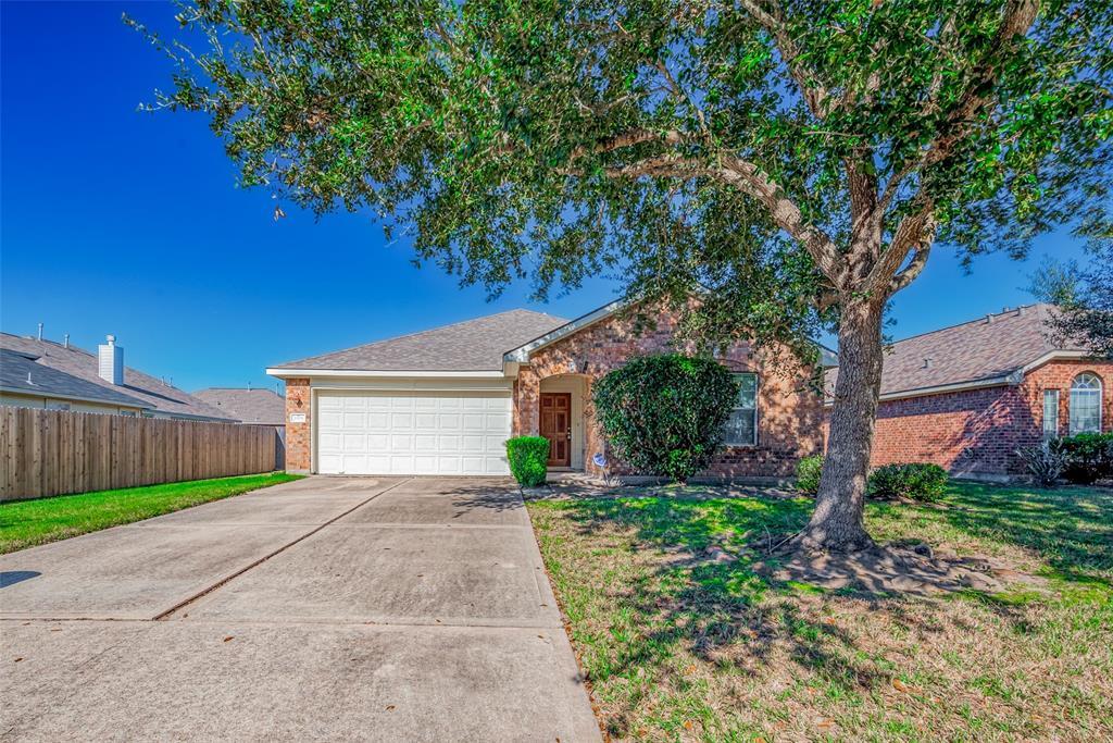 2919 Texas Trail Ln in Manvel, TX - Building Photo