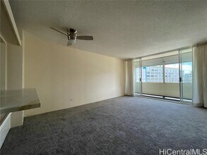 780 Amana St in Honolulu, HI - Building Photo - Building Photo