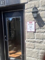 15100 Yonge St in Aurora, ON - Building Photo