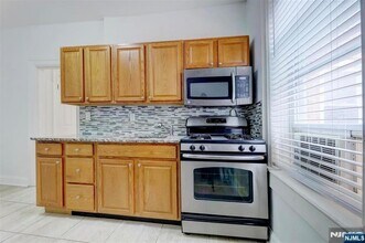 6045 Blvd  7E Blvd in West New York, NJ - Building Photo - Building Photo