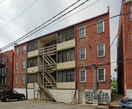 1120 W Grace St in Richmond, VA - Foto de edificio - Building Photo