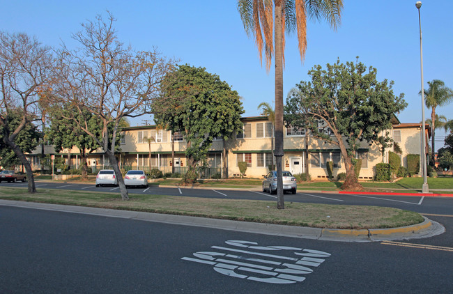 The Carlton in Long Beach, CA - Building Photo - Building Photo