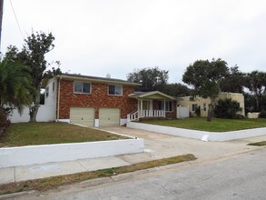122 Magnolia Dr in Ormond Beach, FL - Building Photo - Building Photo