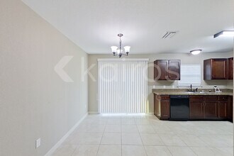 56 Fisher Way Pass in Ocklawaha, FL - Foto de edificio - Building Photo