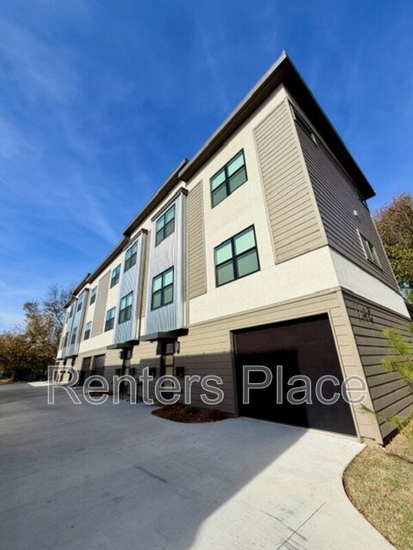 property at 1140 S Quincy Ave