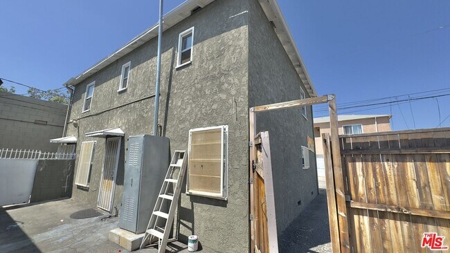 13555 Whittier Blvd in Montebello, CA - Building Photo - Building Photo