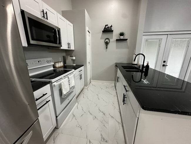 6228 Ryegrass St in Jacksonville, FL - Foto de edificio - Building Photo