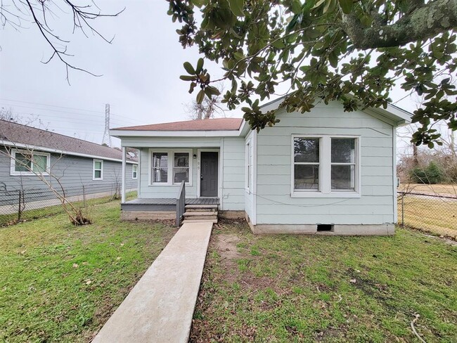 109 Porter St in La Marque, TX - Building Photo - Building Photo