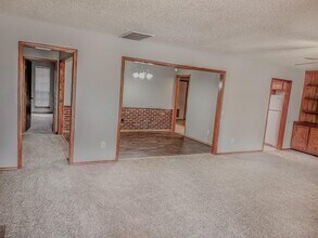 11601 SW 5th St in Yukon, OK - Building Photo - Building Photo