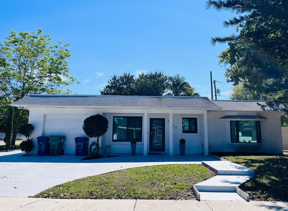 1170 NE 212th Terrace in Miami, FL - Building Photo