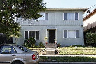 13520 Rye St in Sherman Oaks, CA - Foto de edificio - Building Photo