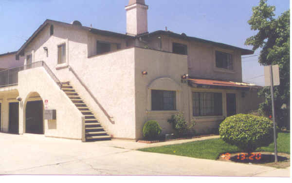 4675 Maine Ave in Baldwin Park, CA - Foto de edificio