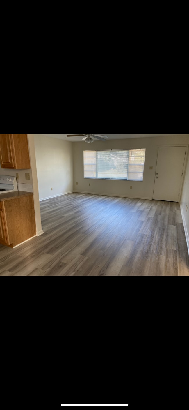 1207 Sumter St, Unit B in Leesburg, FL - Foto de edificio - Building Photo
