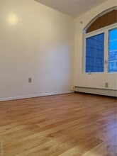 176-06 Jamaica Ave in New York, NY - Building Photo - Building Photo