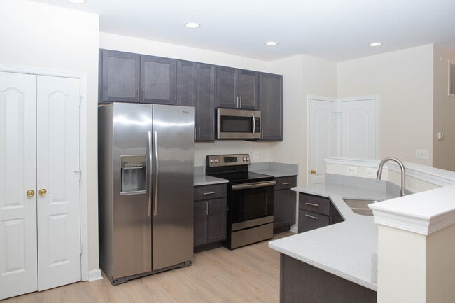 property at 2829 Forest Run Dr