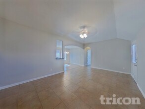 12216 Hunters Crossing Ln in Burleson, TX - Foto de edificio - Building Photo