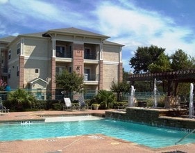 Highland Luxury Living in Lewisville, TX - Foto de edificio - Building Photo