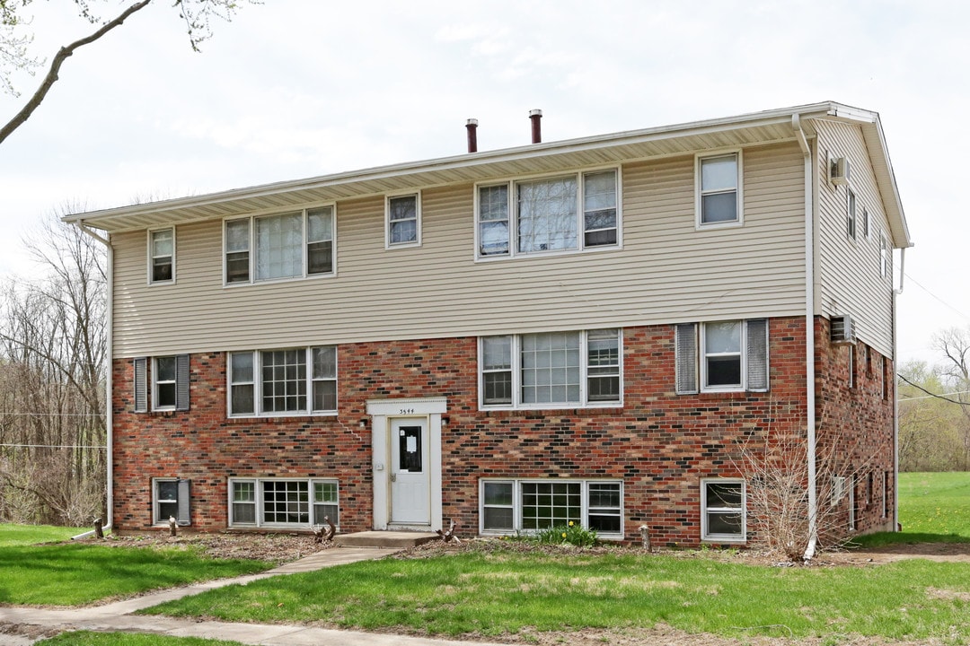 3552 Kimberly Downs Rd in Davenport, IA - Building Photo