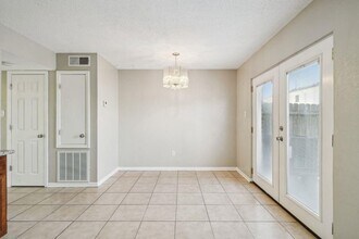 1635 Newport Pl, Unit 1 in Kenner, LA - Foto de edificio - Building Photo